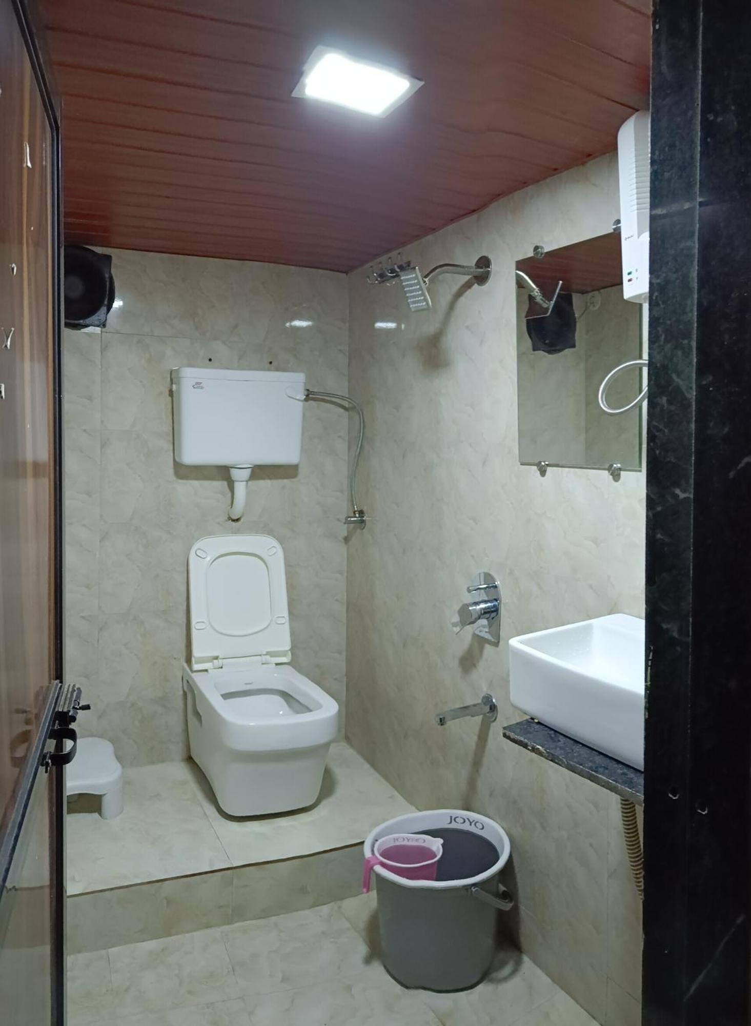 Asra Dormitory For Male And Female Mumbai Exterior photo