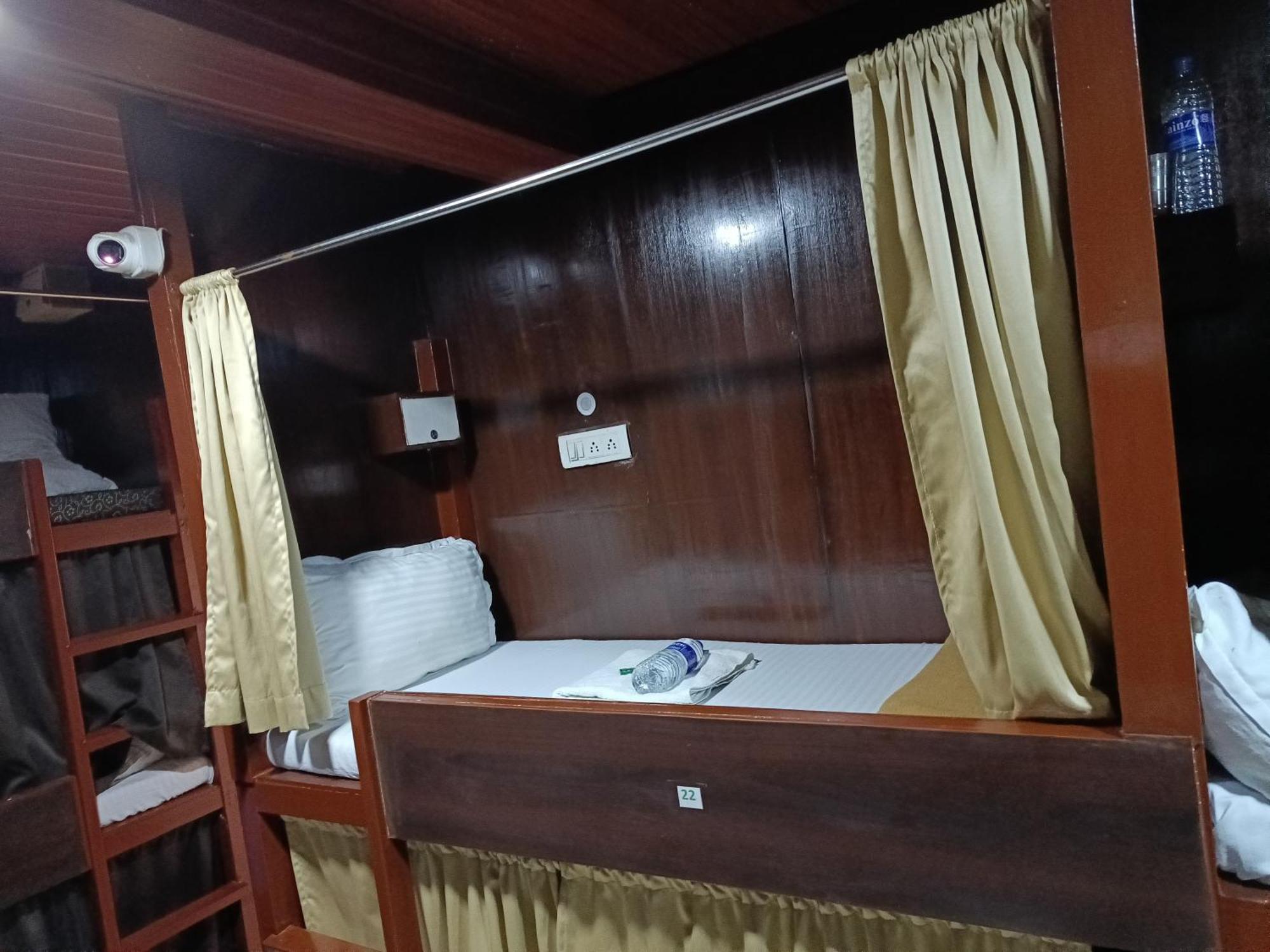 Asra Dormitory For Male And Female Mumbai Exterior photo