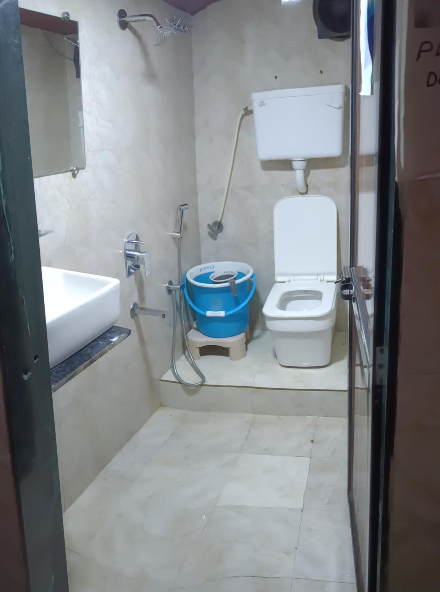 Asra Dormitory For Male And Female Mumbai Exterior photo